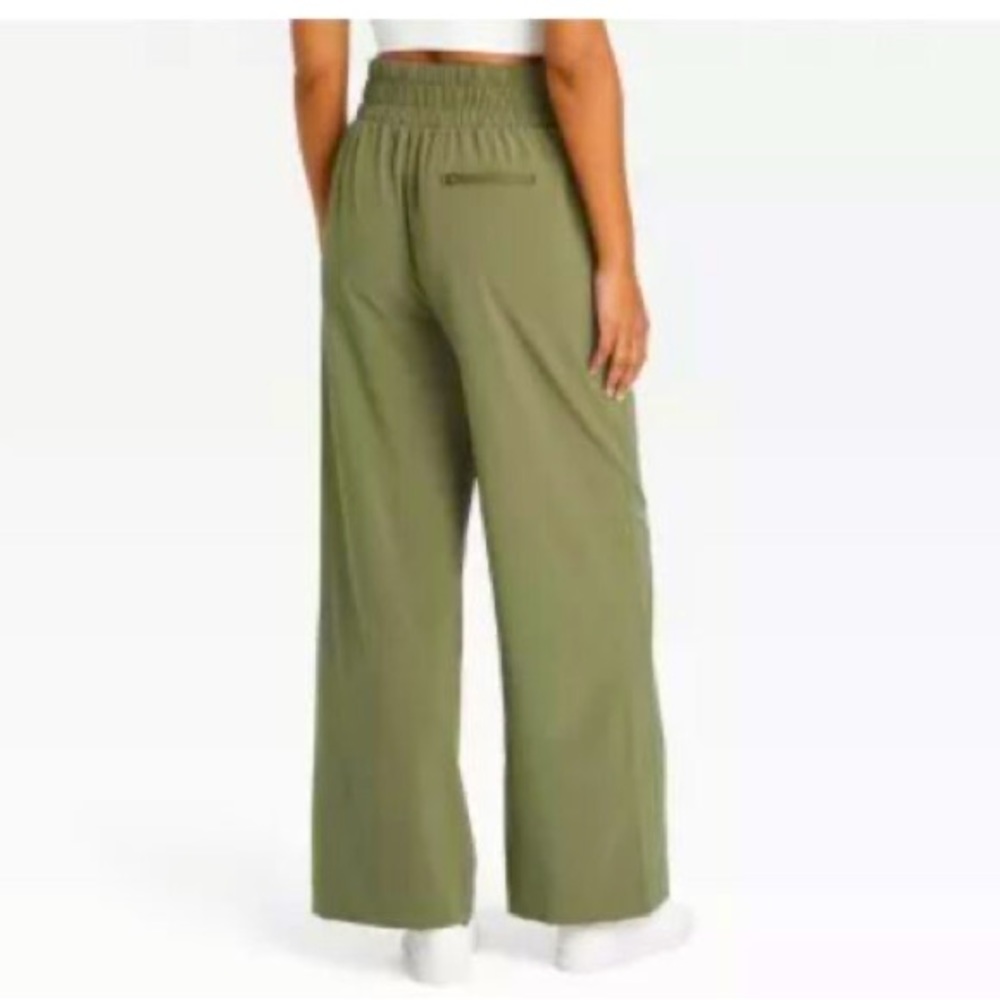 All In Motion Women’s high-rise wide-leg woven stretch pants size medium